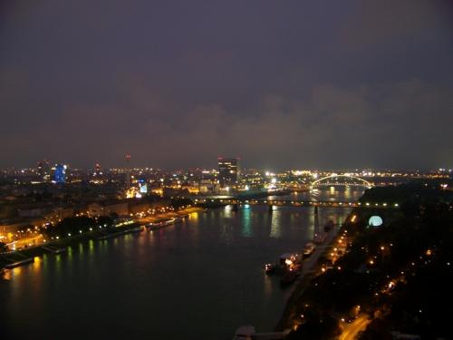 Bratislava bei Nacht (slovac_republic_100_3700.jpg) wird geladen. Eindrucksvolle Fotos aus der Slowakei erwarten Sie.